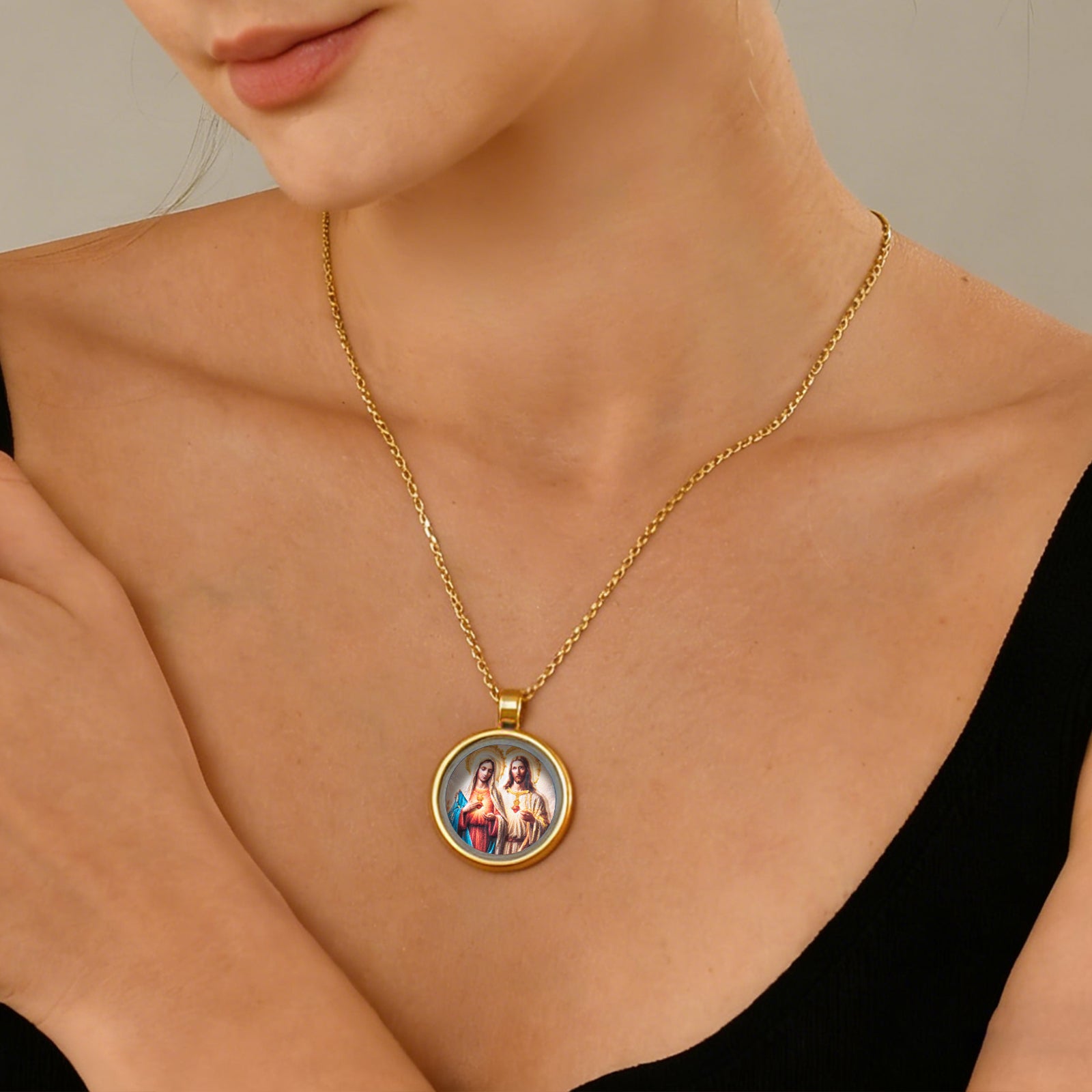 GIVELUCK 18k Plated Gold Stainless Steel Catholic Madonna-and-Jesus Devotional Medal Cameo Embossing Pendant Necklace for Women and Men