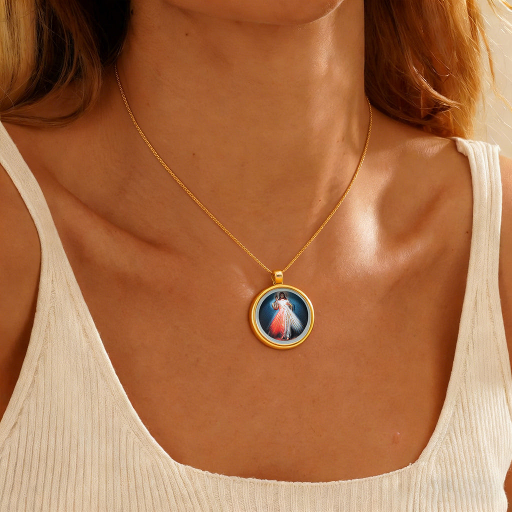 GIVELUCK 18k Plated Gold Divine-Mercy Devotional Medal Catholic Pendant Necklace with Cameo Embossing