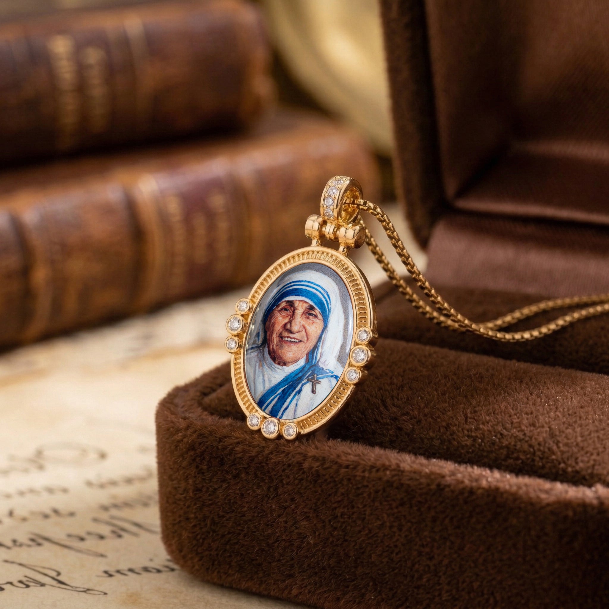 GIVELUCK 18k Plated Gold Pendant Necklace Enamel Eternal Halo St. Teresa of Calcutta Protection Necklace for Women and Men