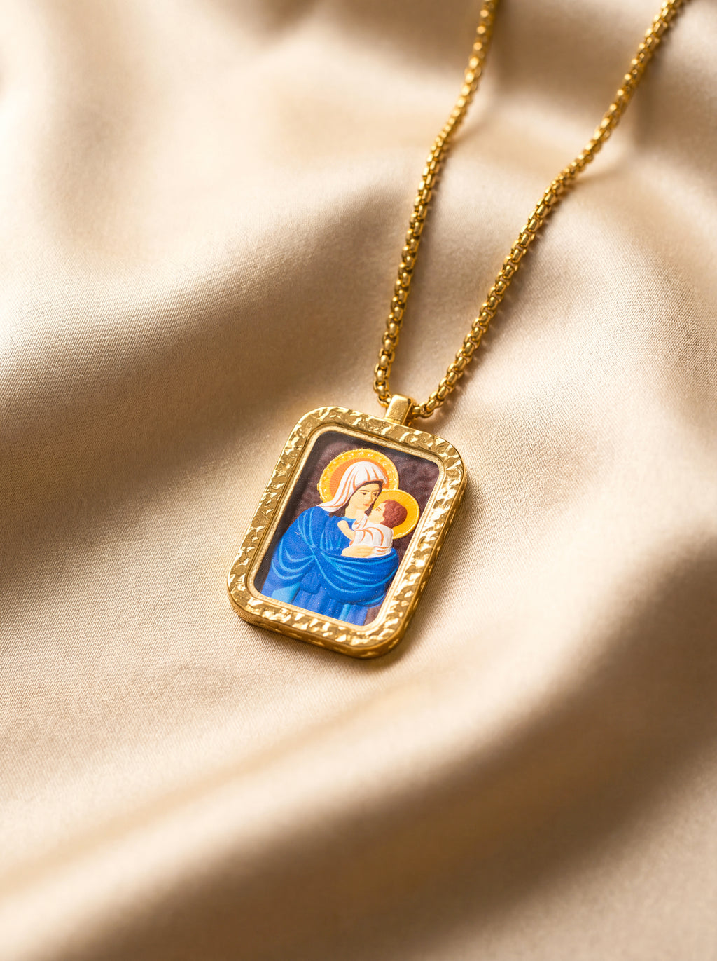18k Plated Gold Virgin Mary Pendant Necklace Cameo Embossing Devotional Medal for Man and Women