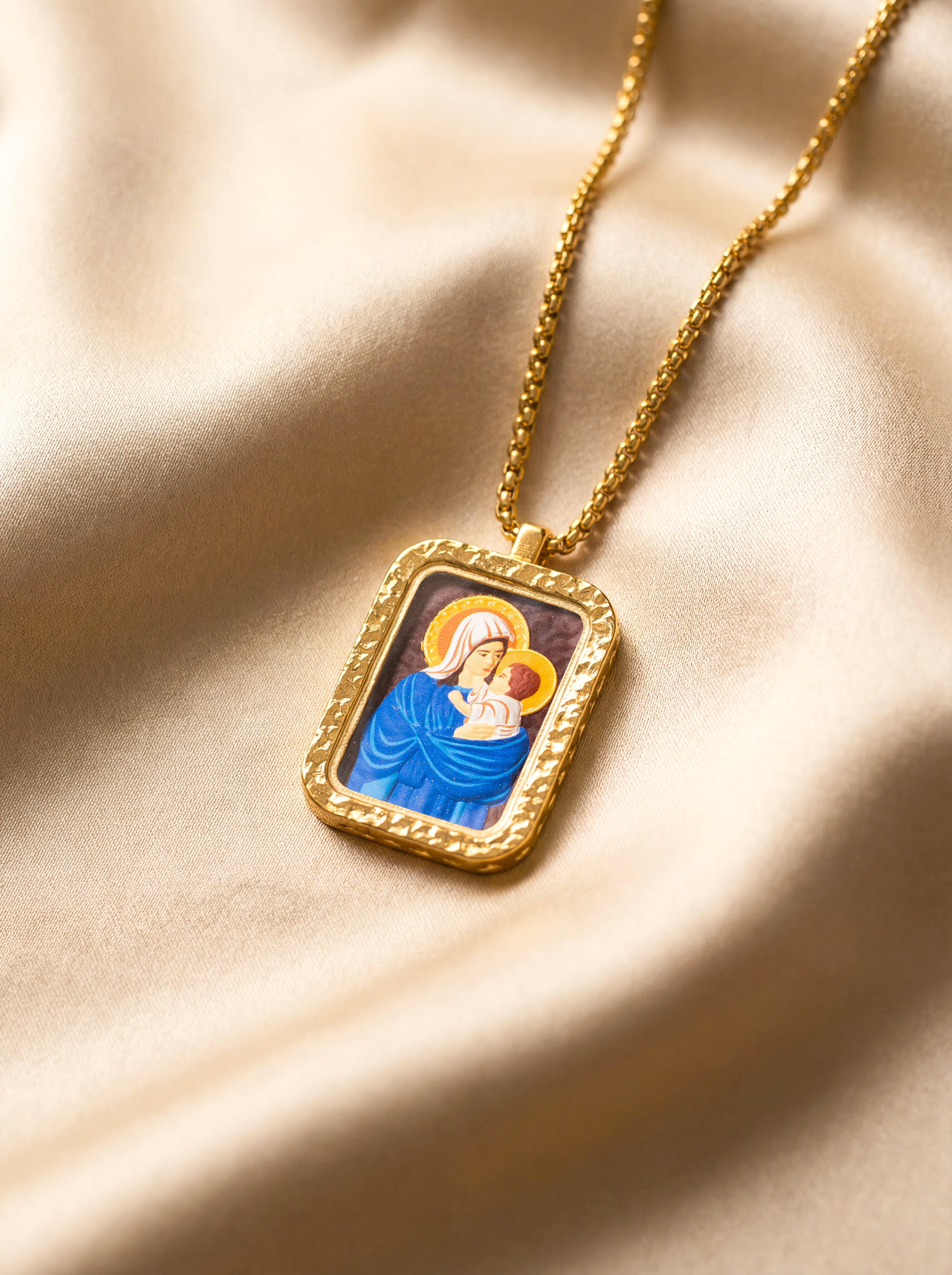 18k Plated Gold Virgin Mary Pendant Necklace Cameo Embossing Devotional Medal for Man and Women