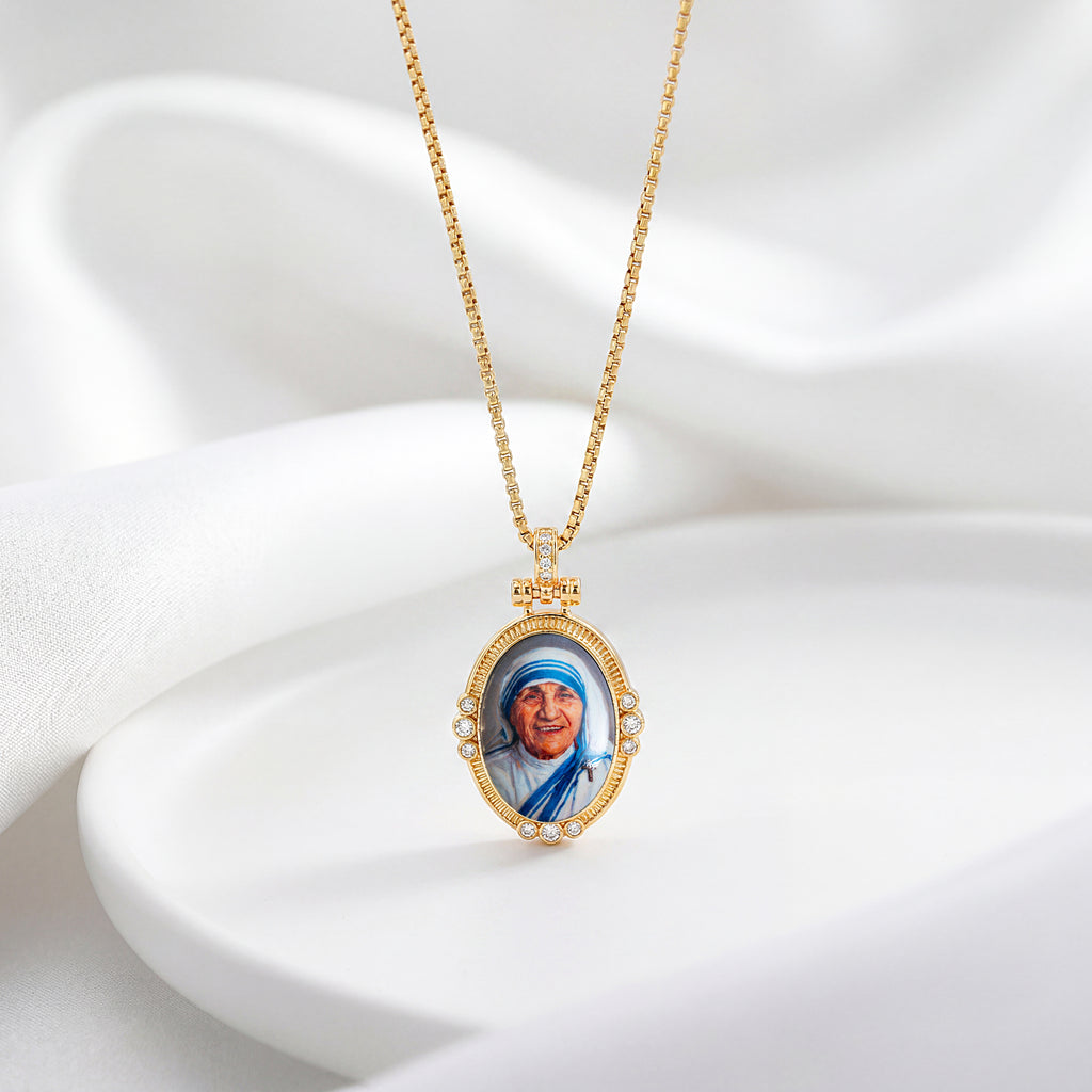 GIVELUCK 18k Plated Gold Pendant Necklace Enamel Eternal Halo St. Teresa of Calcutta Protection Necklace for Women and Men