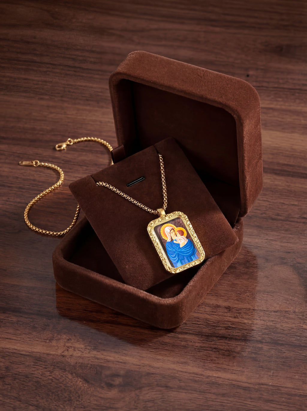 18k Plated Gold Virgin Mary Pendant Necklace Cameo Embossing Devotional Medal for Man and Women