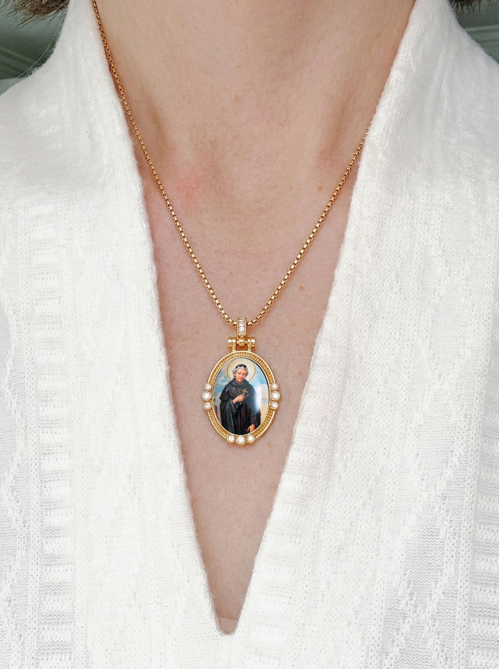 GIVELUCK 18k Plated Gold Pendant Necklace Enamel Eternal Halo Saint Peregrine Protection Necklace for Women and Men