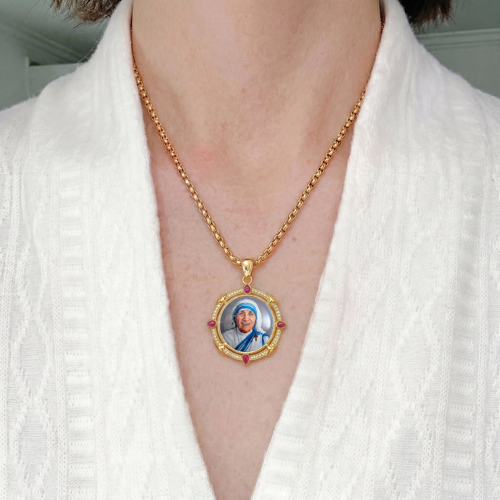 GIVELUCK 18k Plated Gold Enamel Pendant Ruby St.Teresa of Calcutta Protection Necklace for Men and Women