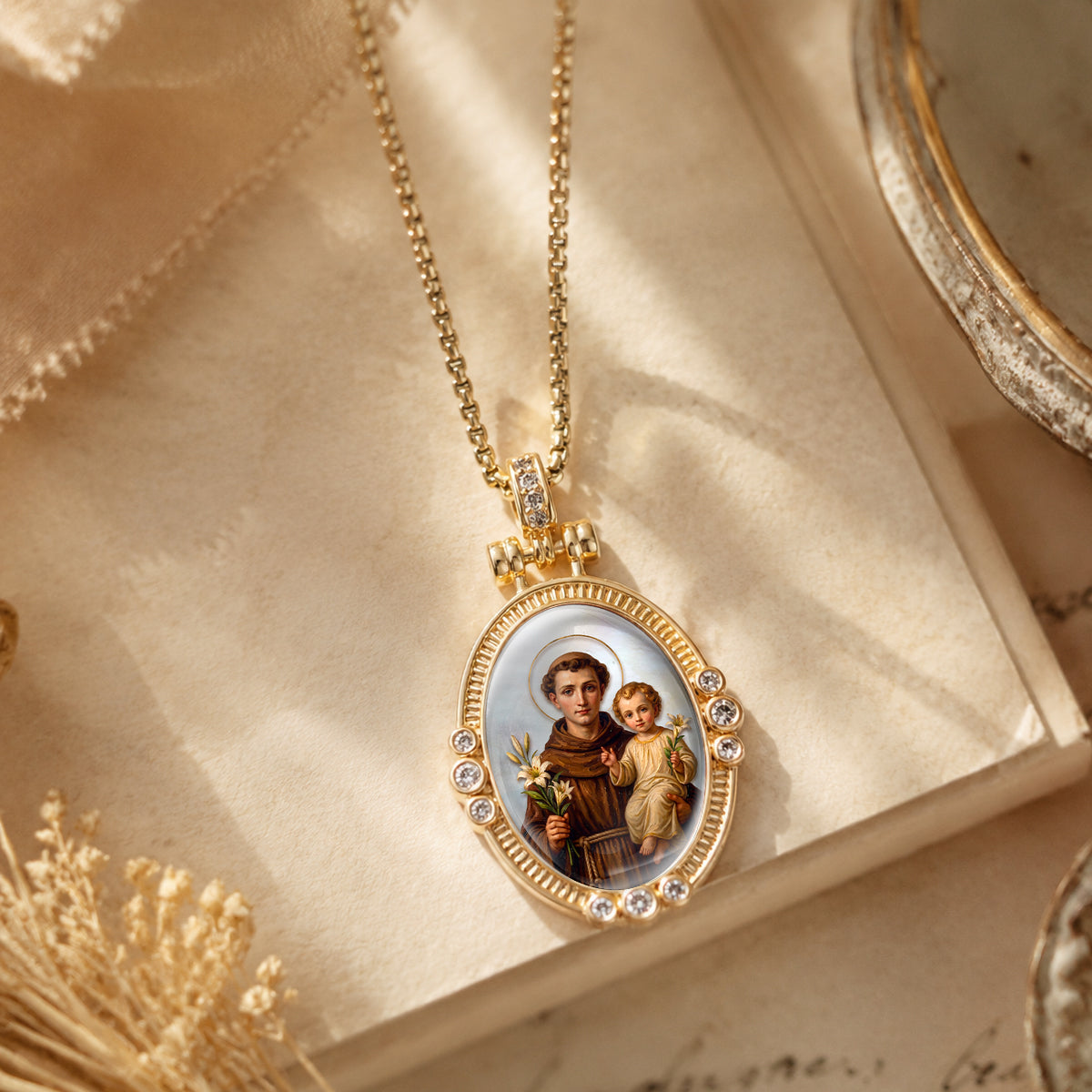 GIVELUCK St. Anthony of Padua Necklace for Men & Women, 18K Gold Plated Mother of Pearl St. Anthony of Padua Pendant with Zircon, Catholic Protection Jewelry Gift