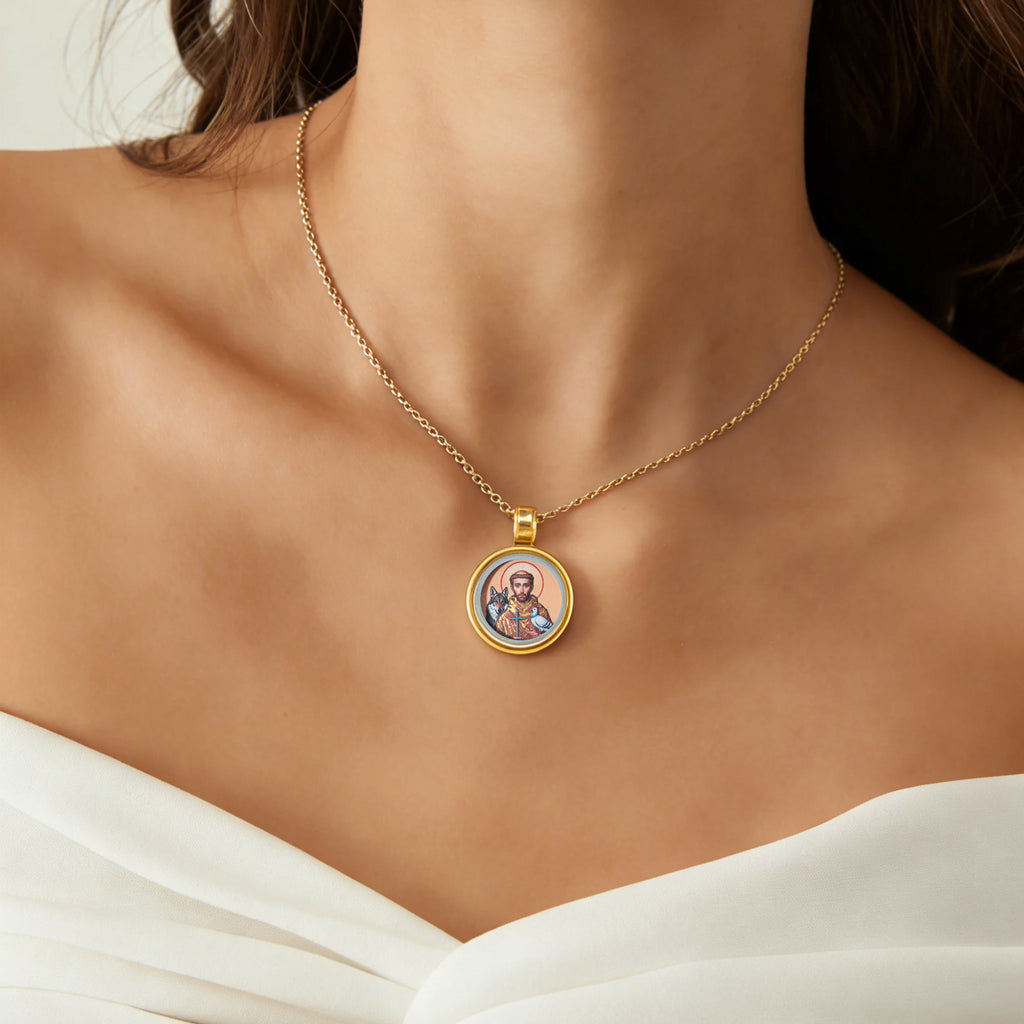 GIVELUCK 18k Plated Gold Pendant Necklace Cameo Embossing Catholic Medal Saint-Francis-of-Assisi Devotional Medal Protection Medal