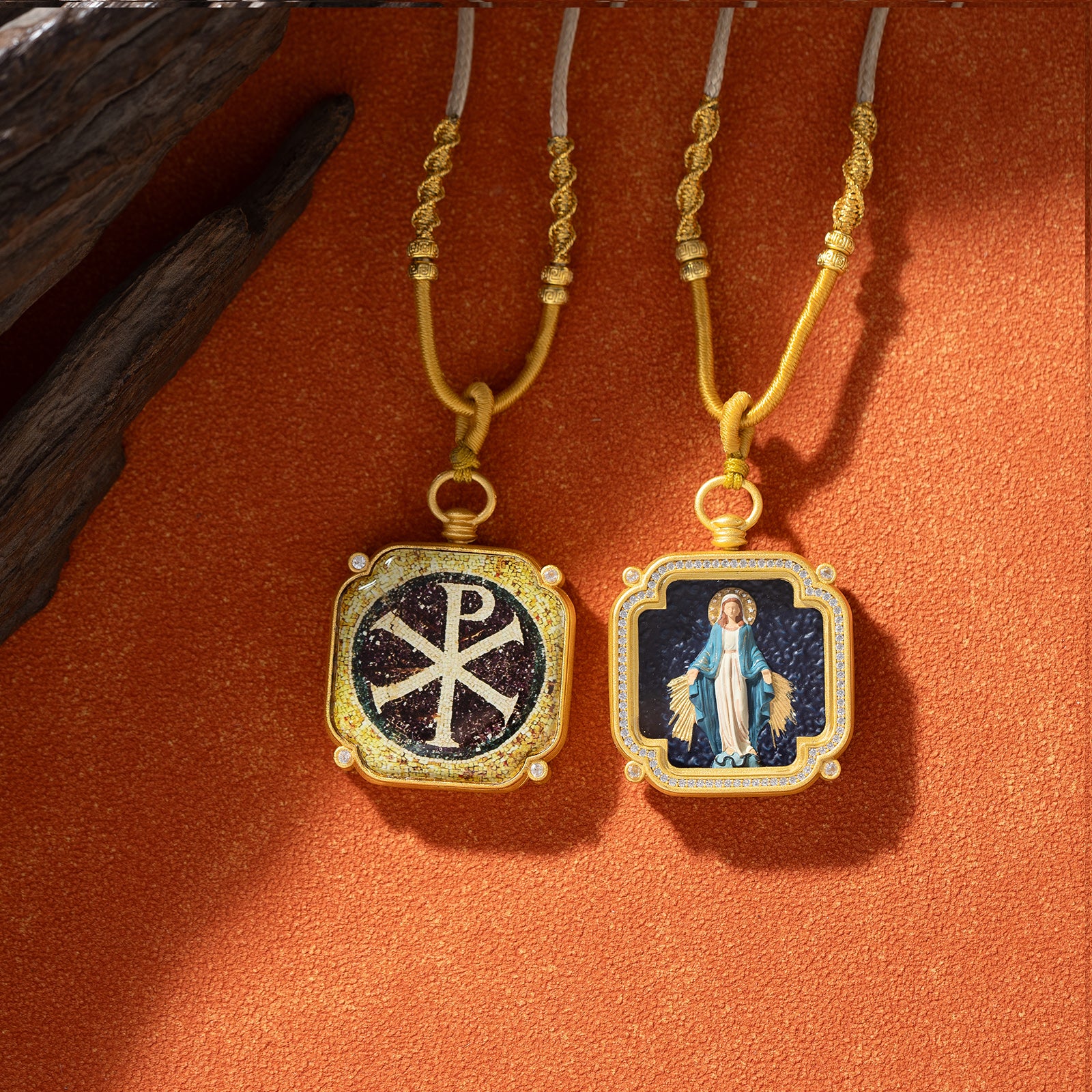GIVELUCK 18k Plated Gold Catholic Pendant Necklace Cameo Embossing Virgin Mary Miraculous Medal